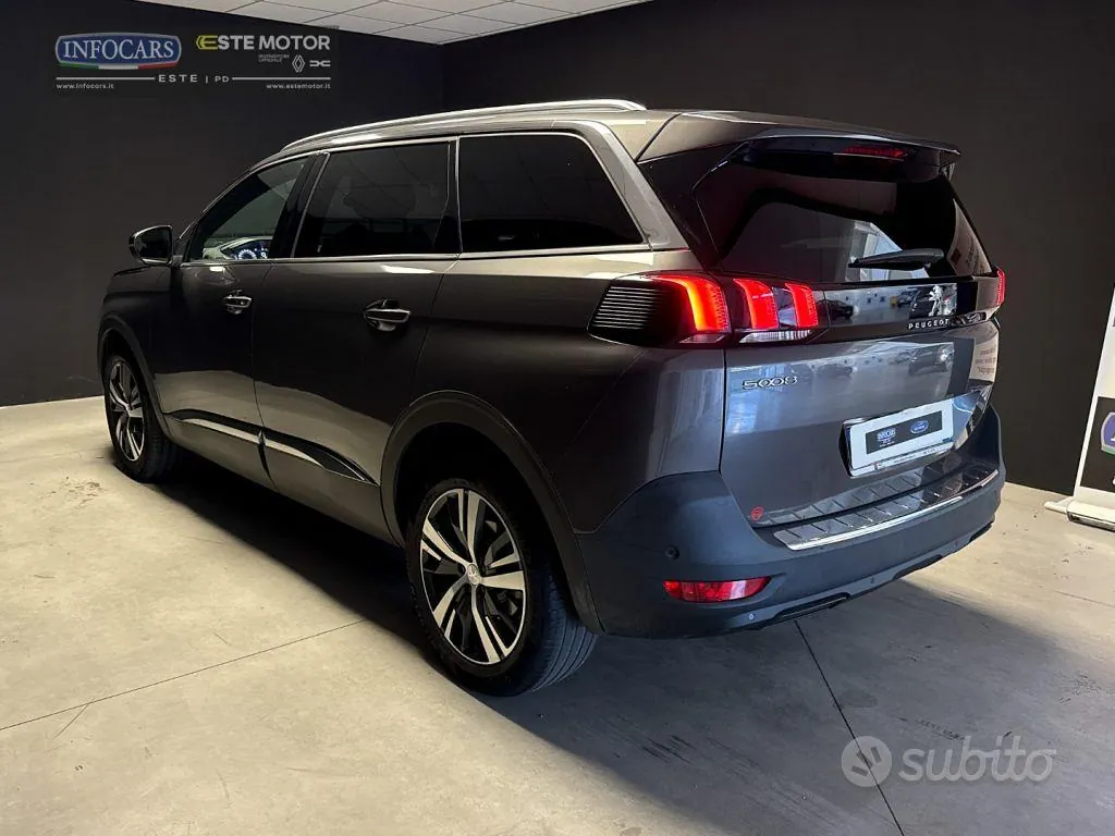 Peugeot 5008 2023 photo 2