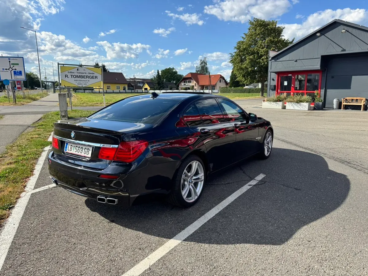 BMW 7 Series 2011 photo 3