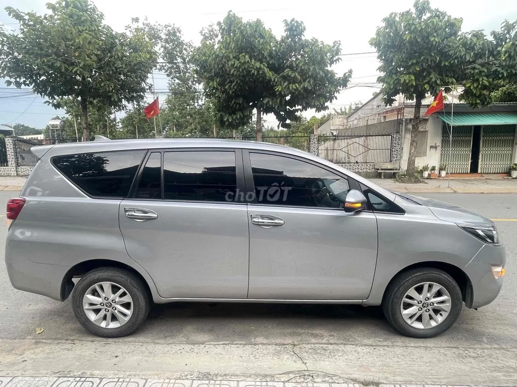 Toyota Innova 2017 photo 2
