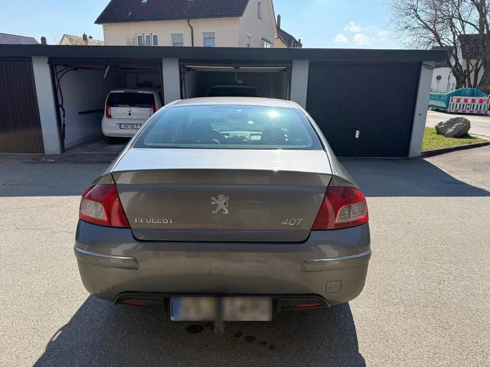 Peugeot 407