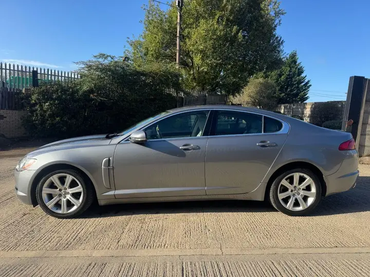 Jaguar Xf 2009 photo 2
