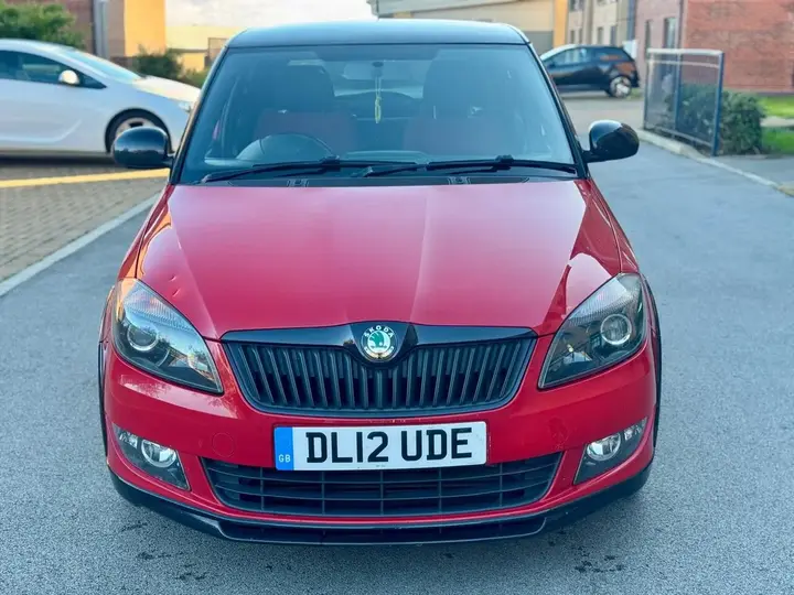Skoda Fabia 2012 photo 3