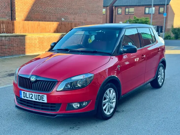 Skoda Fabia 2012 photo 2
