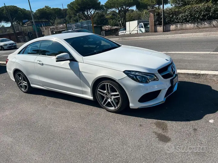 Mercedes-Benz E 220 Bluetec Coupé 2015 photo 4
