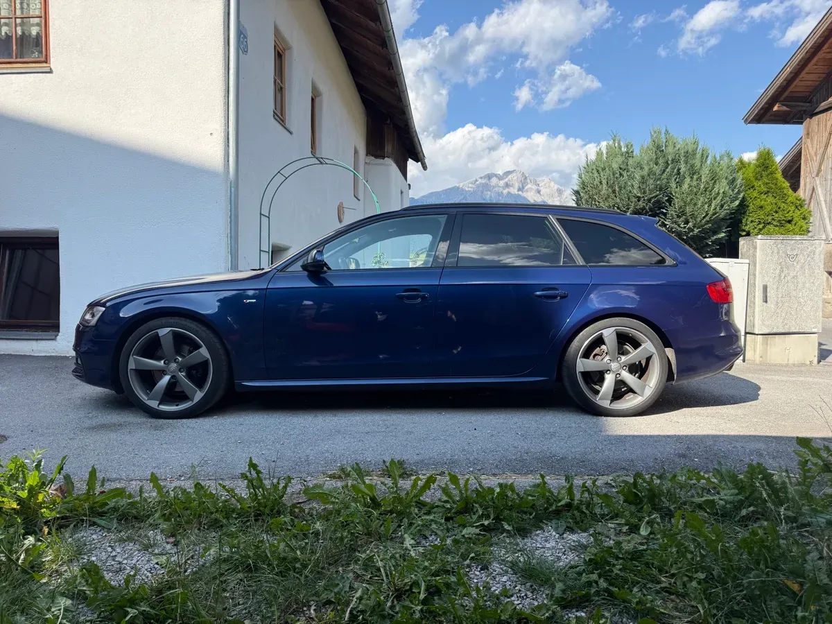 Audi A4 2014 photo 2