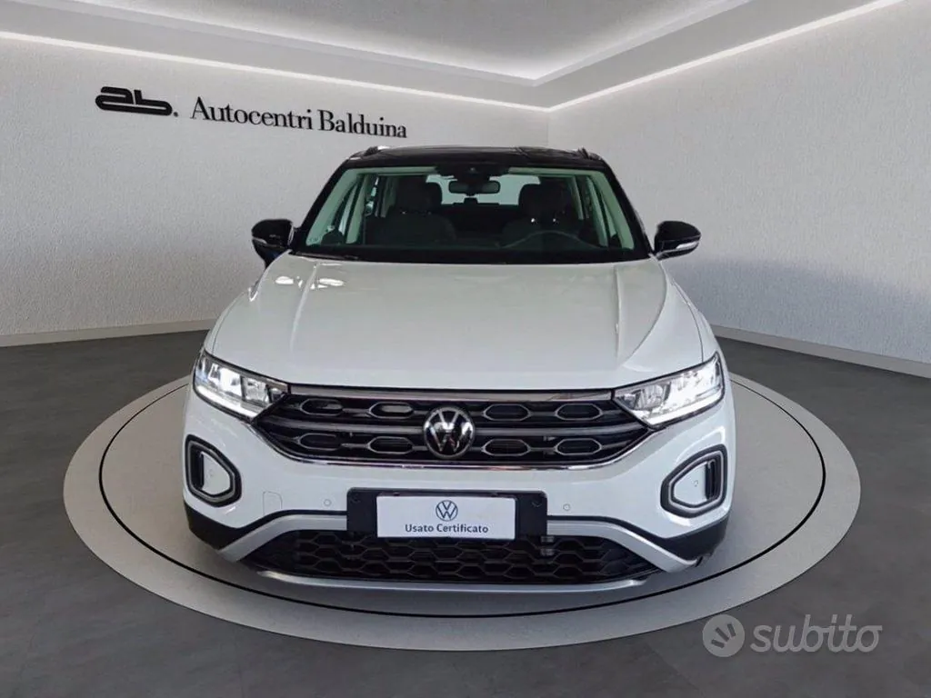 Volkswagen T-Roc 2023 photo 2