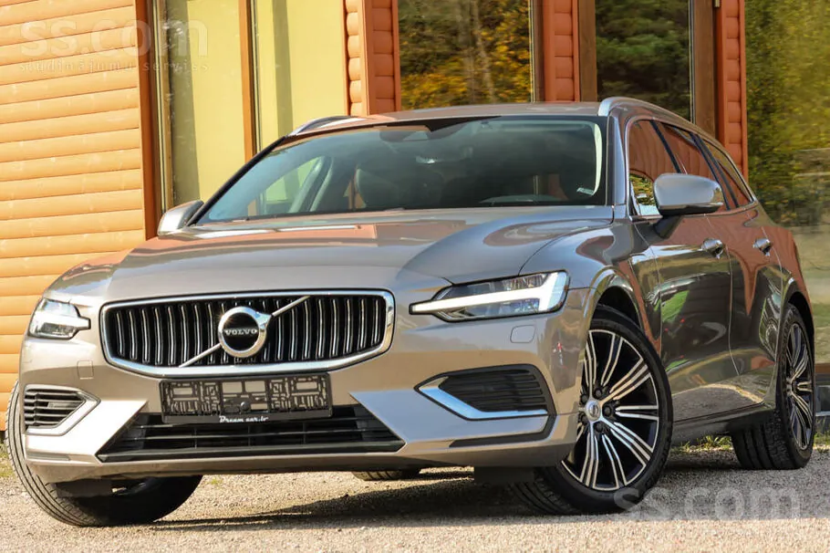 Volvo V60 2021 photo 2