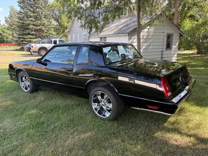 Chevrolet Monte Carlo 1988 photo 3