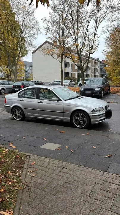 BMW 318I