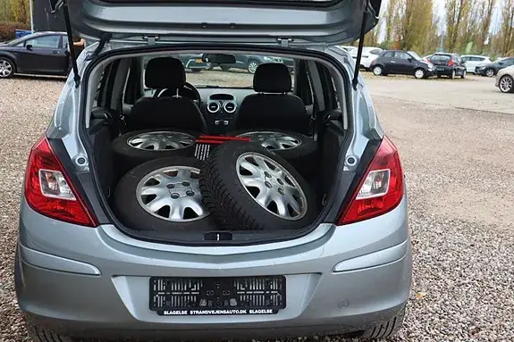 Opel Corsa 2011 photo 4