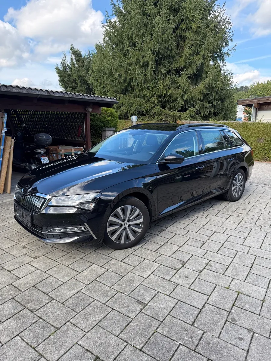 Skoda Superb 2022 photo 2