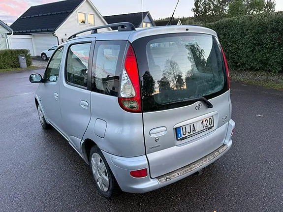 Toyota Yaris Verso 2003 photo 3