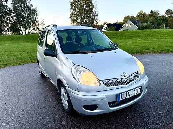 Toyota Yaris Verso 2003 photo 2