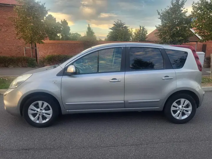 Nissan Note 2009 photo 2