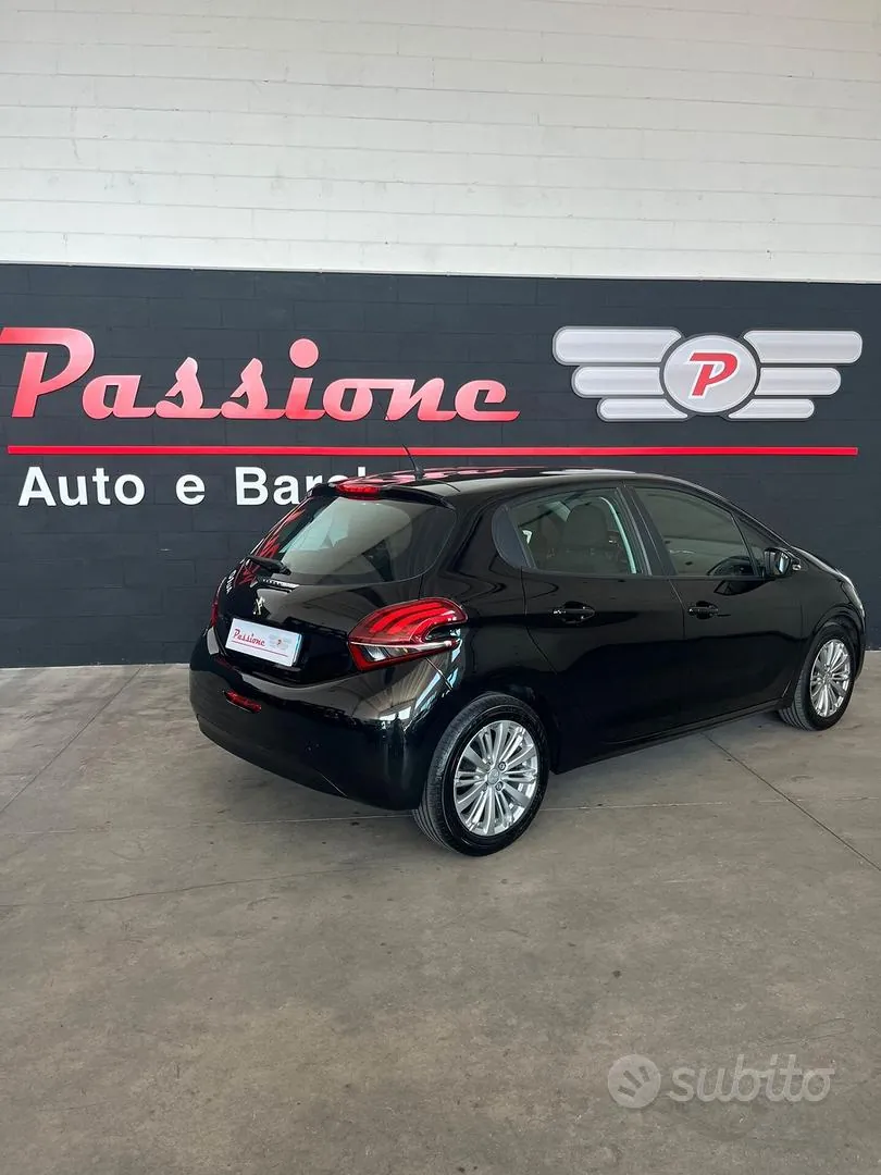 Peugeot 208 2017 photo 3
