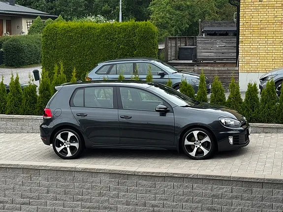 Volkswagen Golf Vi 2011 photo 2