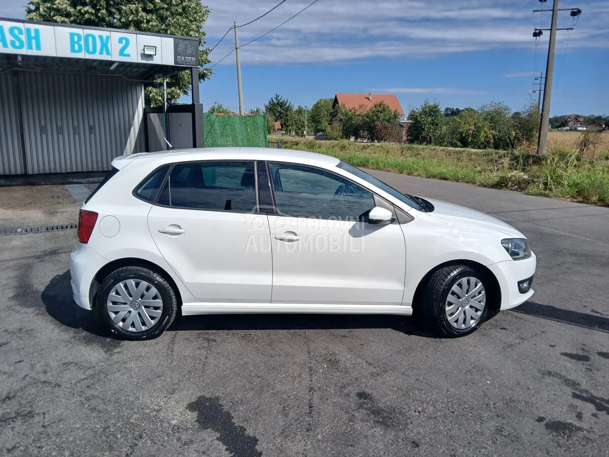 Volkswagen Polo 2015 photo 2