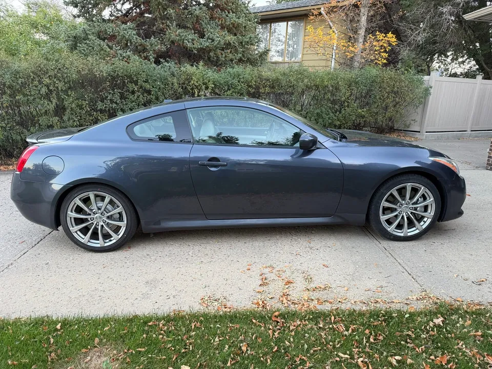Infiniti G37 2008 photo 2