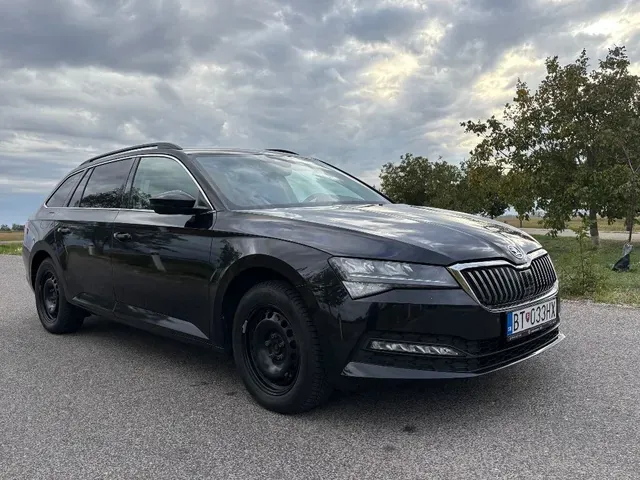 Skoda Superb Combi 2023 photo 2