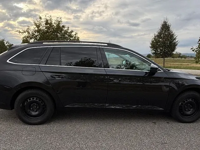 Skoda Superb Combi 2023 photo 3