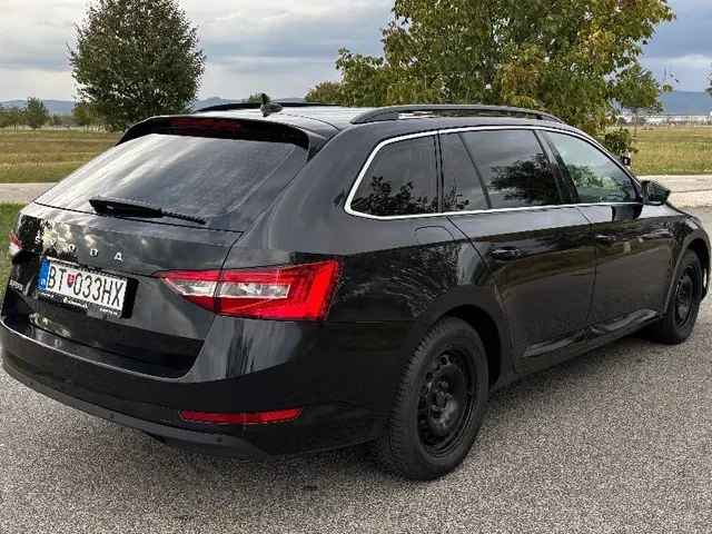 Skoda Superb Combi 2023 photo 4
