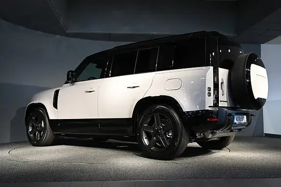 Land Rover Defender 110 2026 photo 4