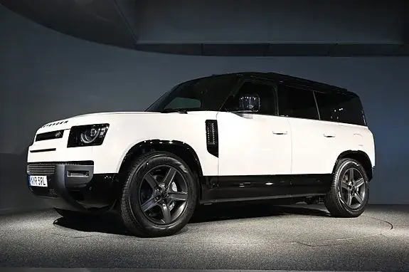 Land Rover Defender 110 2026 photo 2