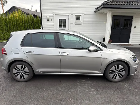 Volkswagen E-Golf 2016 photo 3