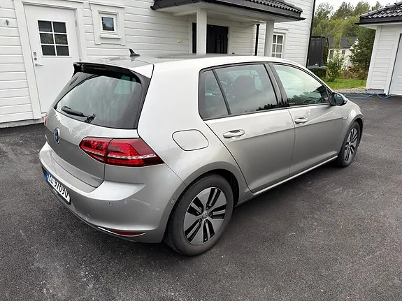 Volkswagen E-Golf 2016 photo 2