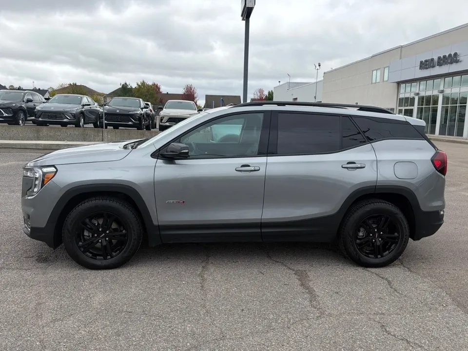GMC Terrain 2024 photo 2