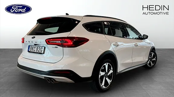Ford Focus 2023 photo 2