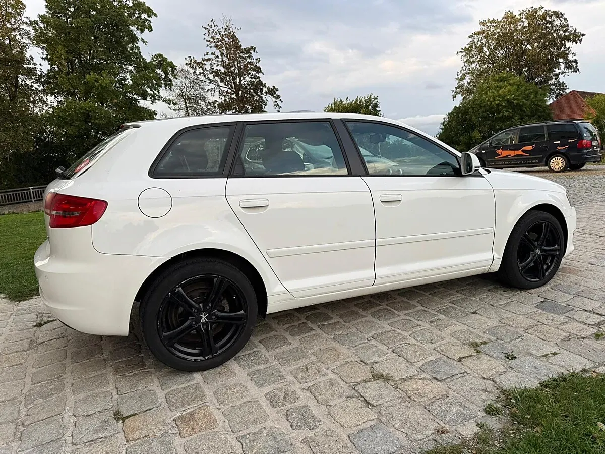 Audi A3 2010 photo 3