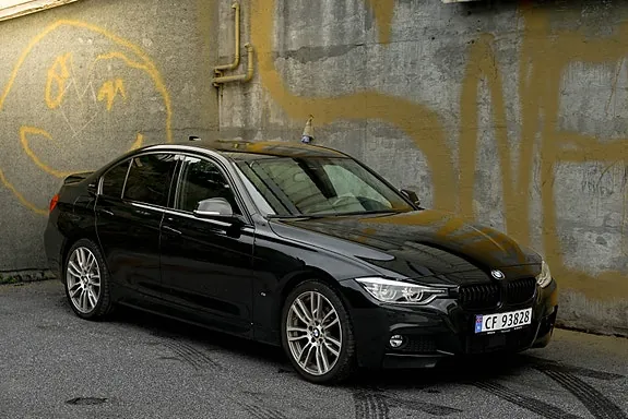 BMW 330E 2018 photo 2