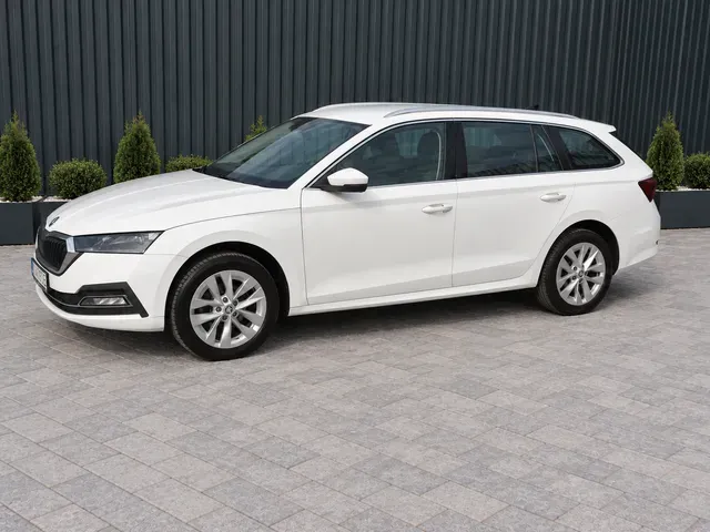 Skoda Octavia Combi 2023 photo 2
