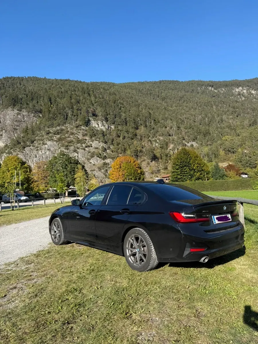 BMW 3 Series 2019 photo 3