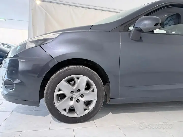 Renault Scenic 2011 photo 5