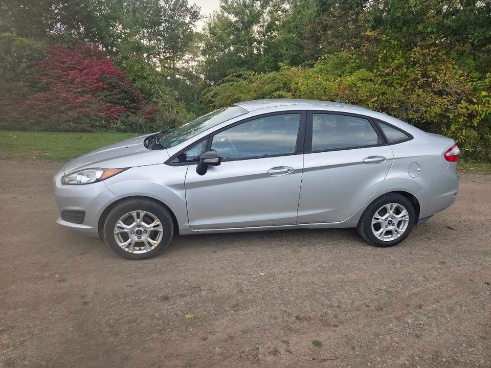 Ford Fiesta 2015 photo 2