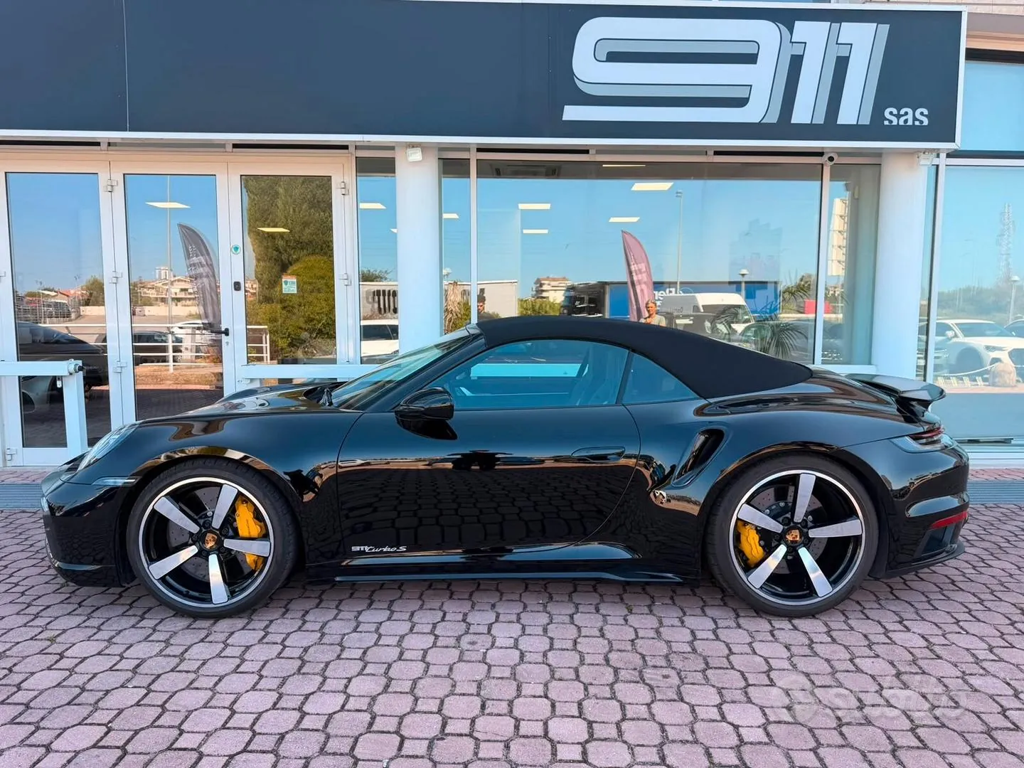Porsche 911 Turbo S Cabriolet 2021 photo 3