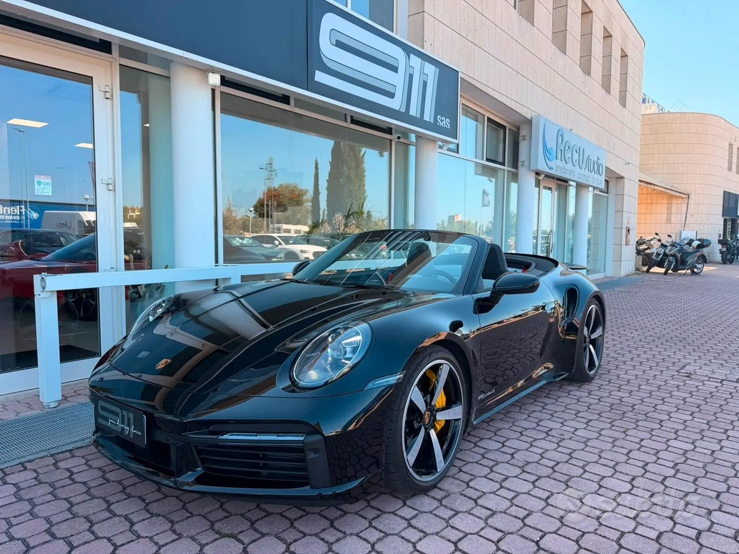 Porsche 911 Turbo S Cabriolet 2021 photo 5