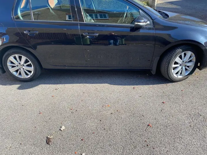 Volkswagen Golf 2011 photo 2