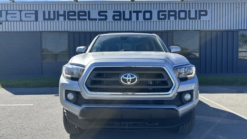 Toyota Tacoma 2023 photo 2