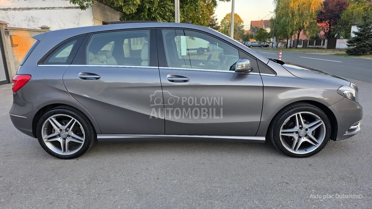 Mercedes-Benz B 180 2015 photo 4