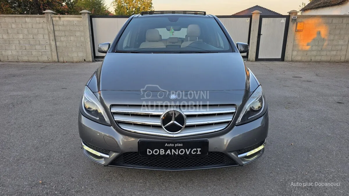 Mercedes-Benz B 180 2015 photo 2