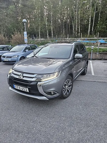 Mitsubishi Outlander 2017 photo 2