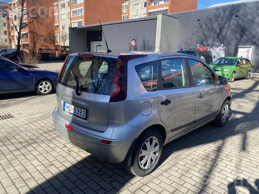Nissan Note 2011 photo 2