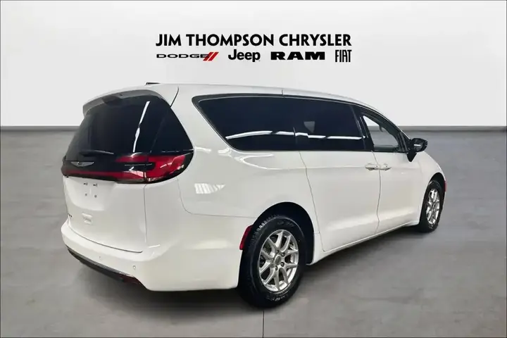 Chrysler Pacifica 2024 photo 5