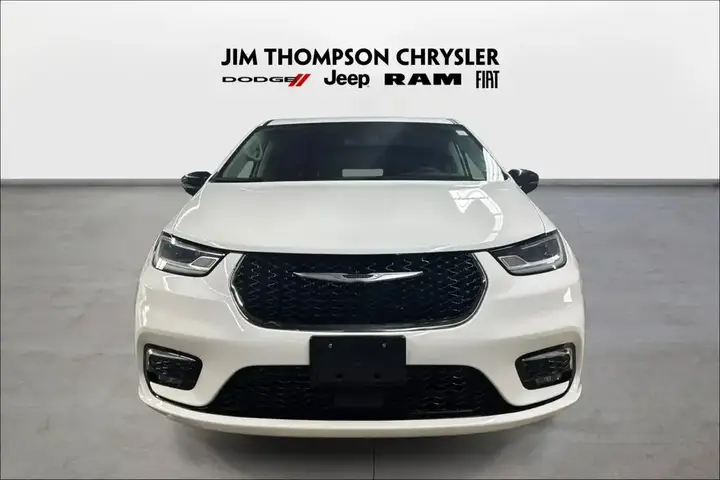 Chrysler Pacifica 2024 photo 2