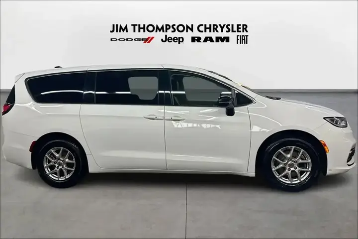 Chrysler Pacifica 2024 photo 4