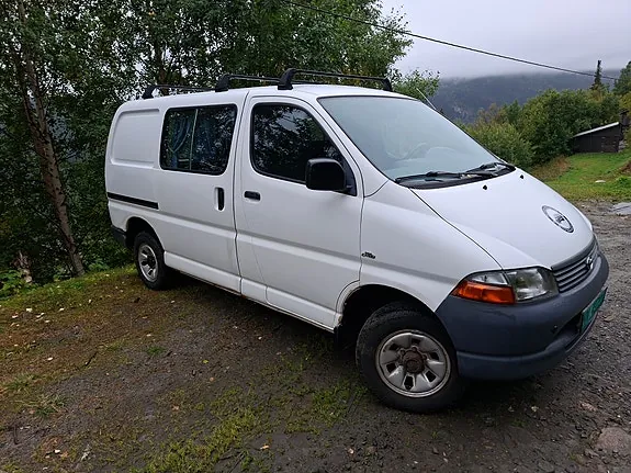 Toyota Hiace 2002 photo 2