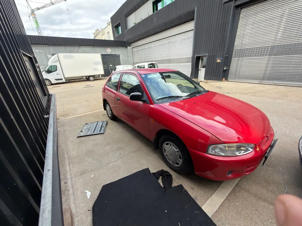 Mitsubishi Colt 1996 photo 3